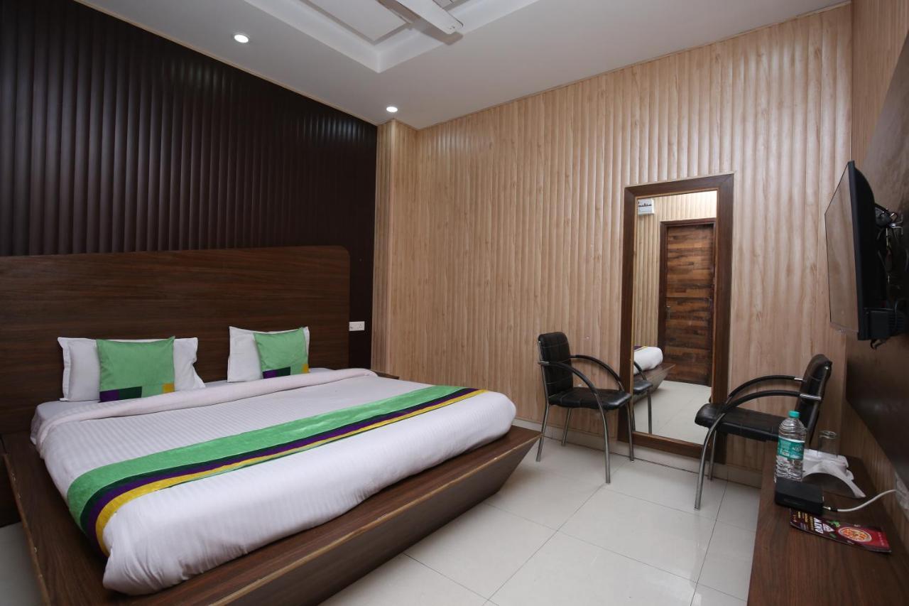 Hotel Pearl Grand & Banquet Zirakpur Kültér fotó