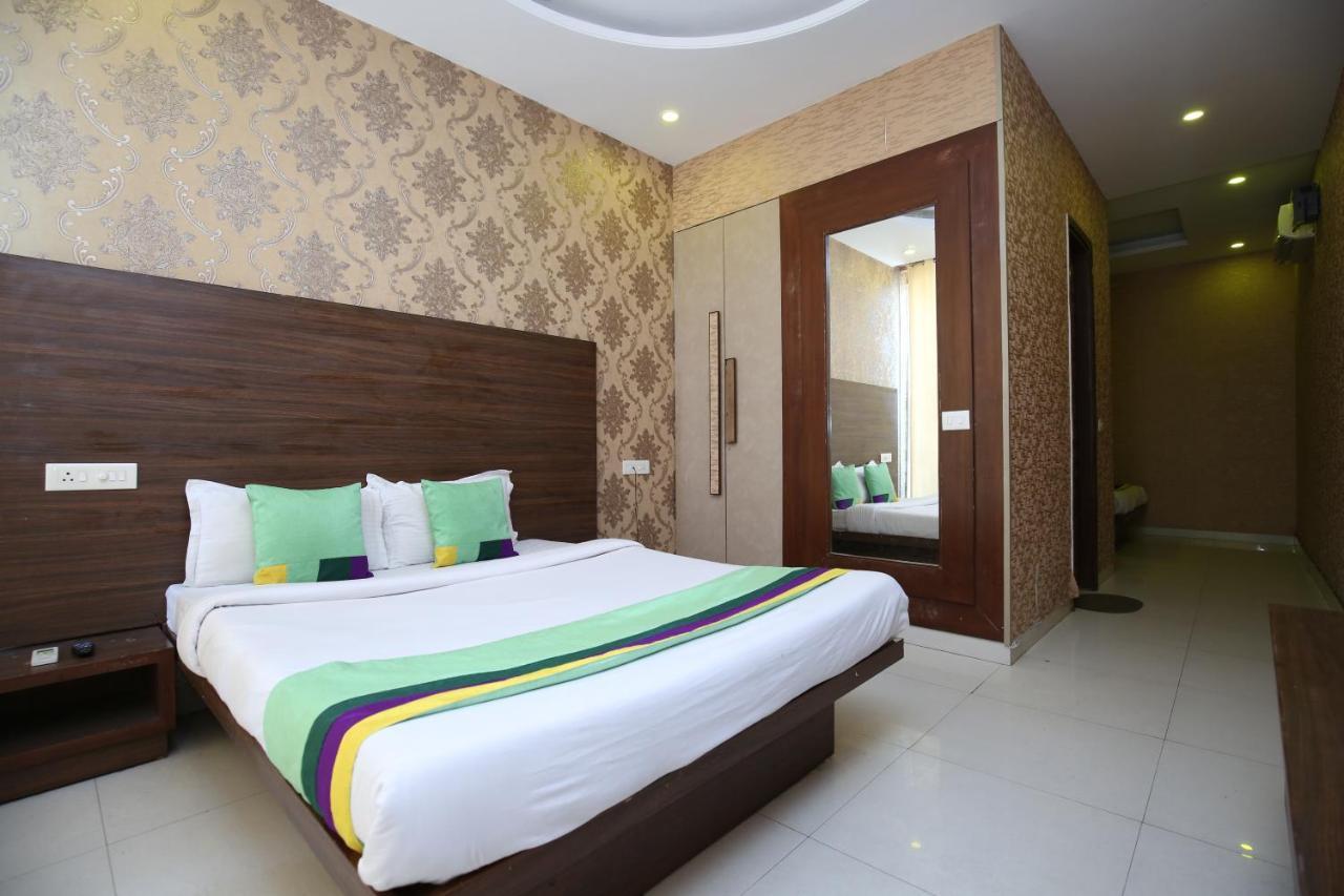 Hotel Pearl Grand & Banquet Zirakpur Kültér fotó