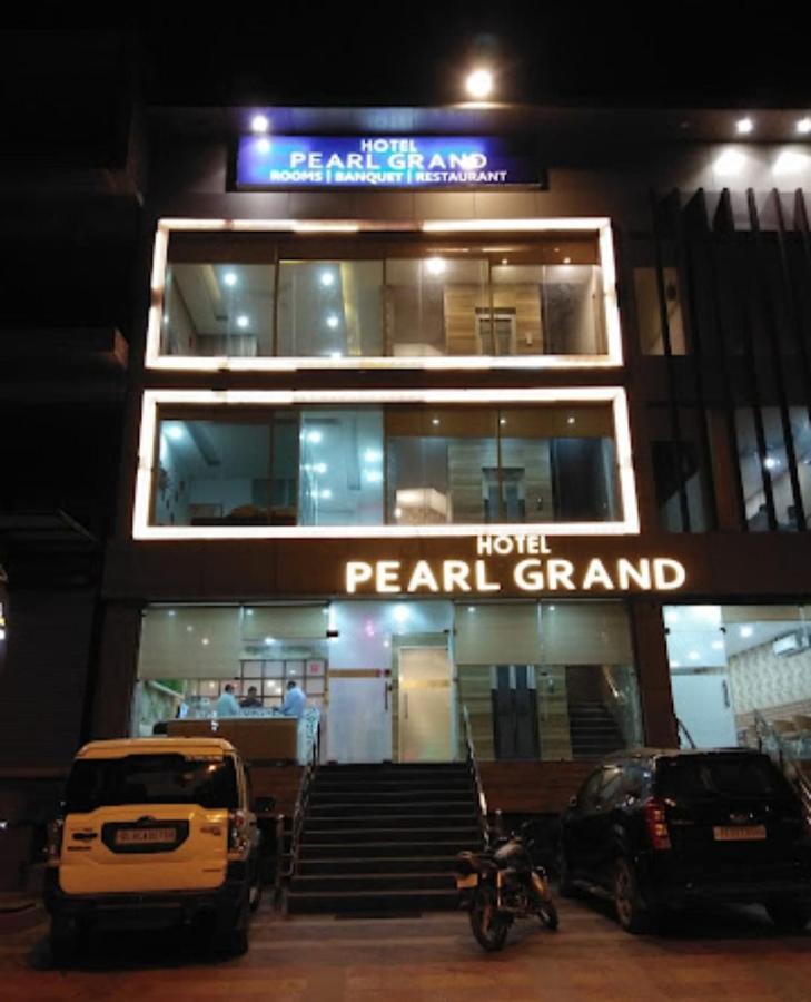 Hotel Pearl Grand & Banquet Zirakpur Kültér fotó