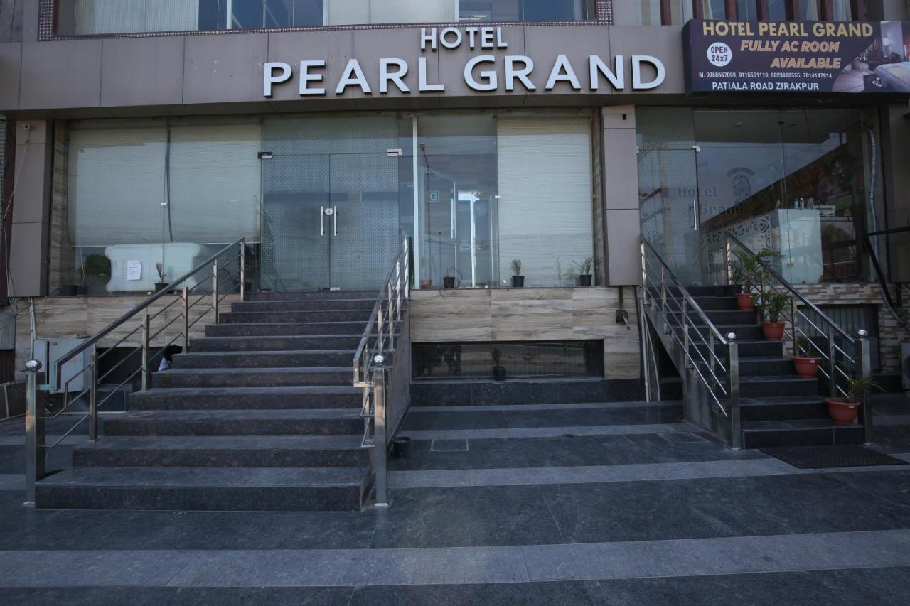 Hotel Pearl Grand & Banquet Zirakpur Kültér fotó