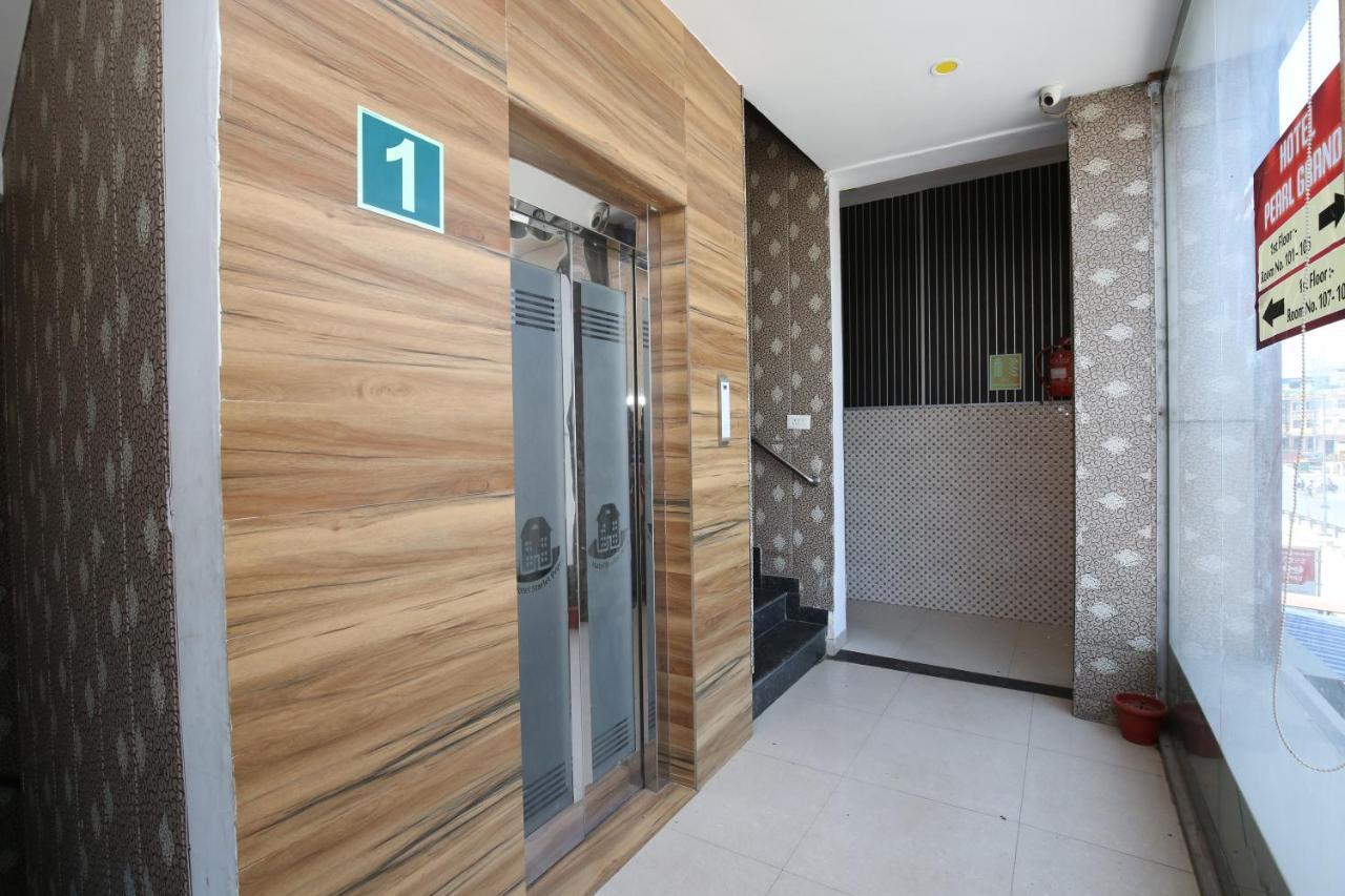 Hotel Pearl Grand & Banquet Zirakpur Kültér fotó