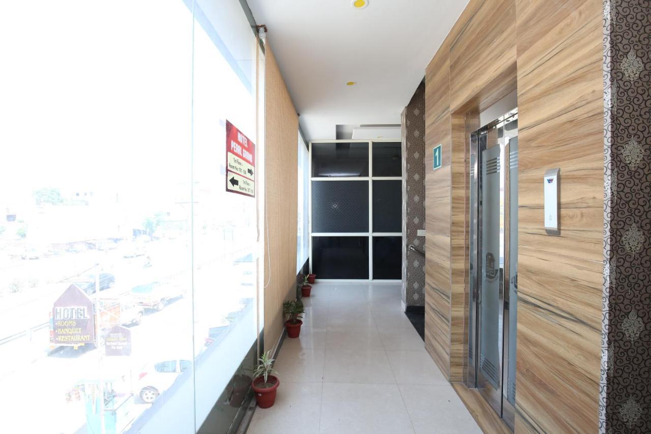 Hotel Pearl Grand & Banquet Zirakpur Kültér fotó