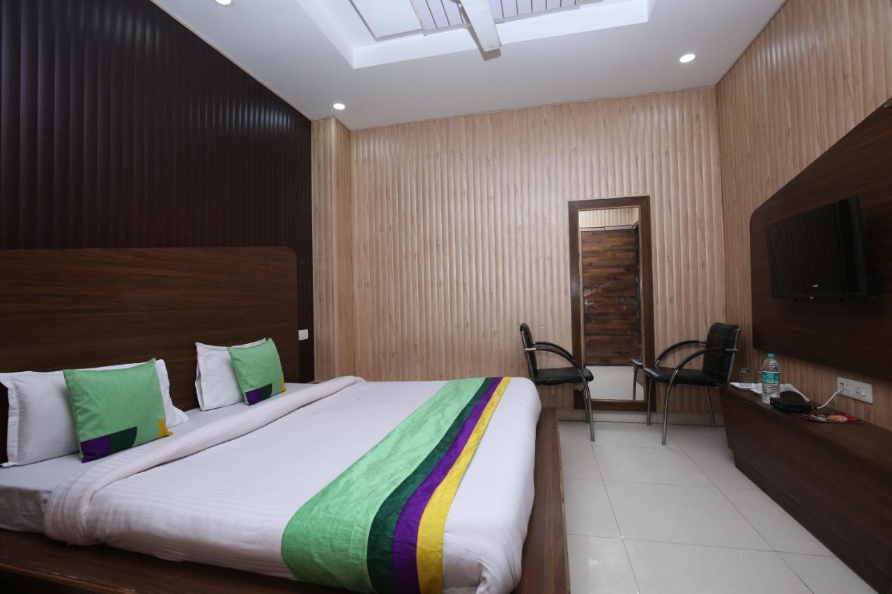 Hotel Pearl Grand & Banquet Zirakpur Kültér fotó