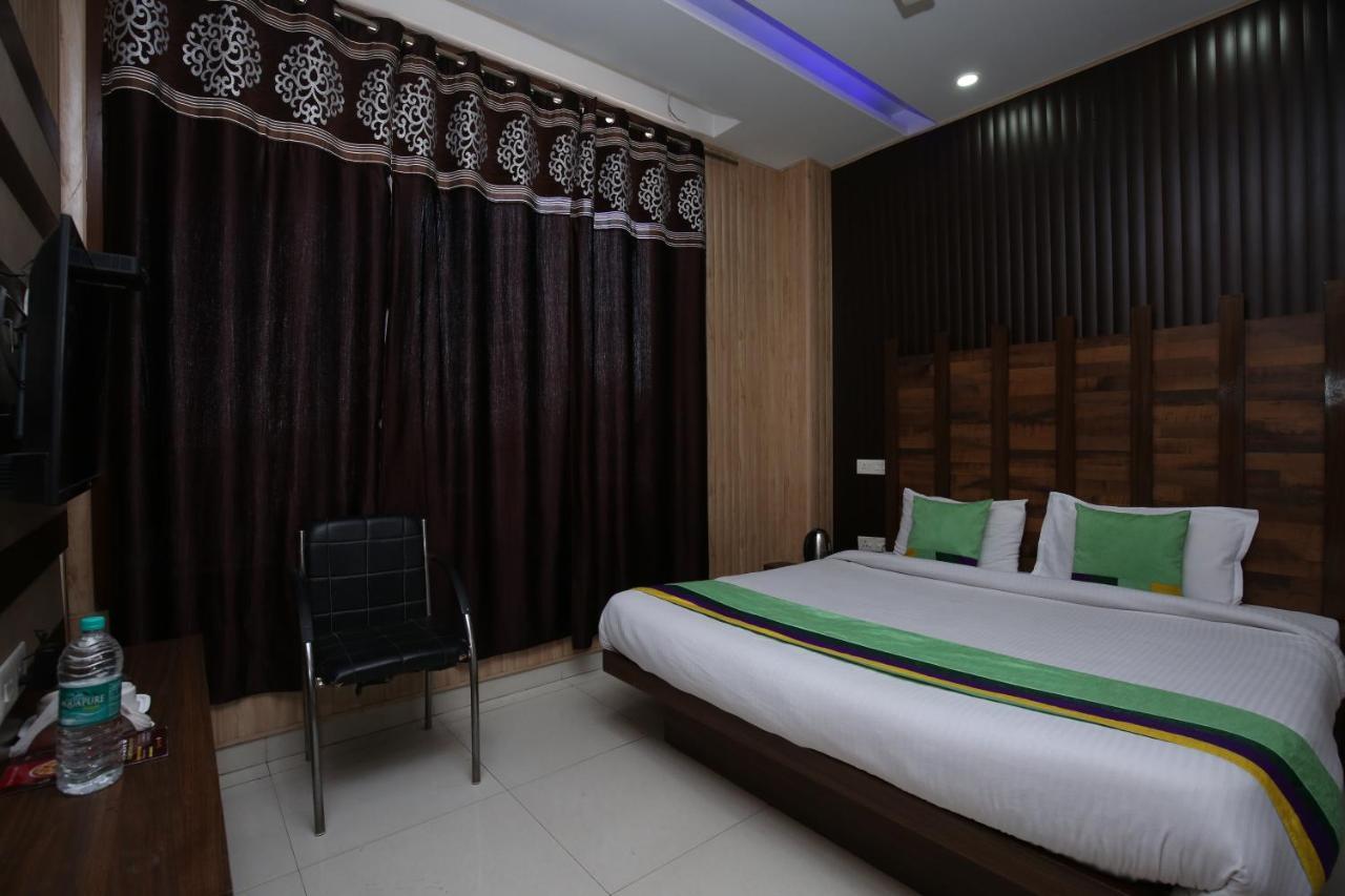 Hotel Pearl Grand & Banquet Zirakpur Kültér fotó