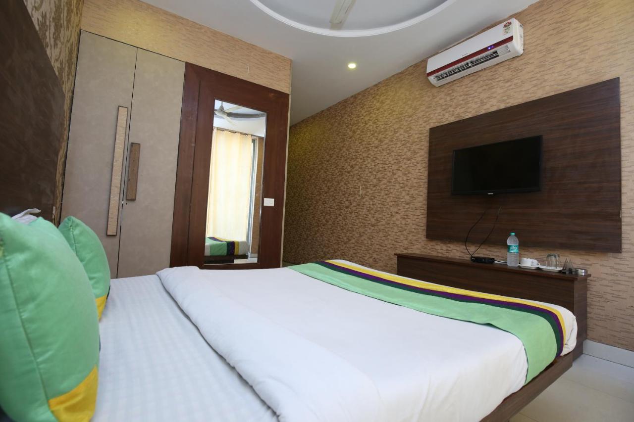 Hotel Pearl Grand & Banquet Zirakpur Kültér fotó