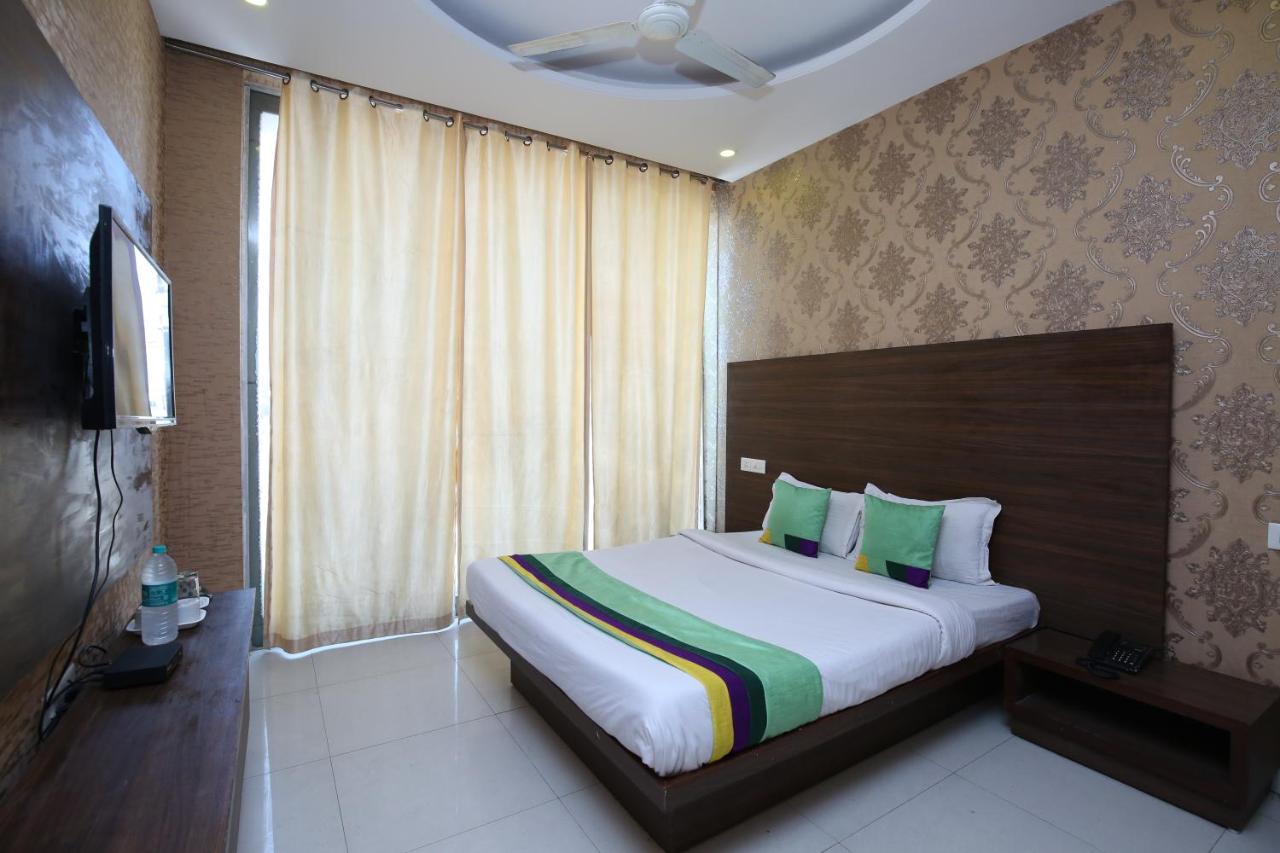 Hotel Pearl Grand & Banquet Zirakpur Kültér fotó